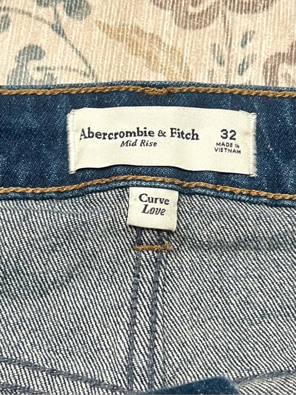 Abercrombie & Fitch Curve Love Mid Rise Denim Mini Skirt Dark Blue Size 32 - Picture 9 of 10
